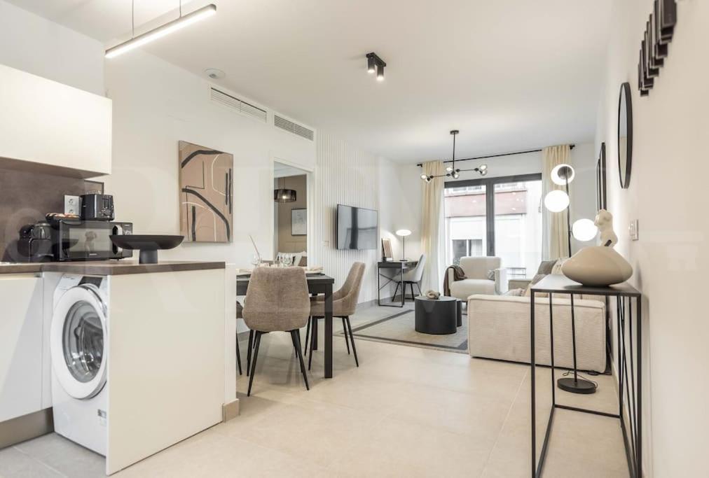 Modern Apartment With Patio & Parking By Rems Malaga Exterior photo