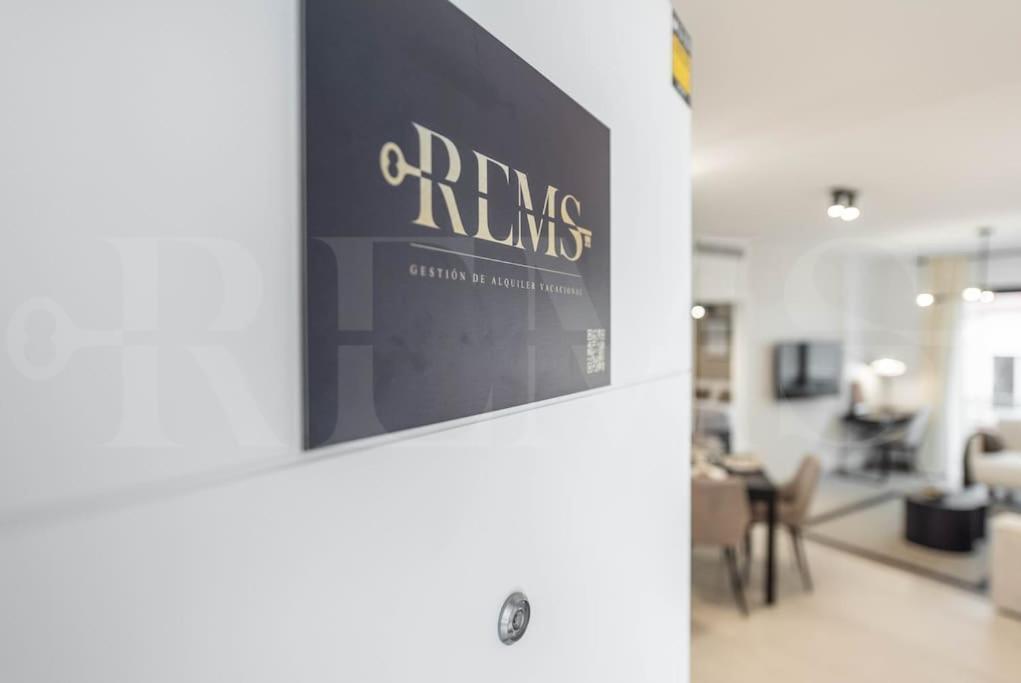 Modern Apartment With Patio & Parking By Rems Malaga Exterior photo