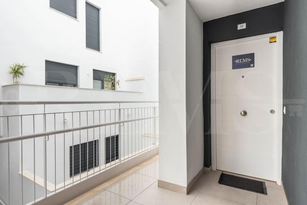 Modern Apartment With Patio & Parking By Rems Malaga Exterior photo